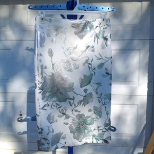 An eci, New York skirt